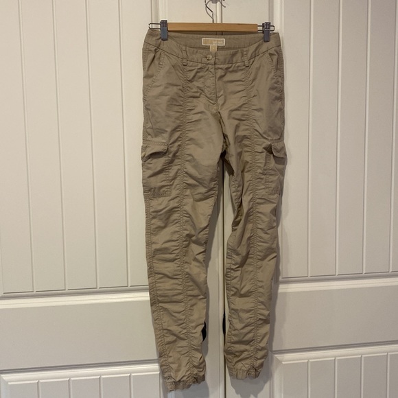 Michael Kors lightweight cargo pants ruched. - Picture 5 of 11